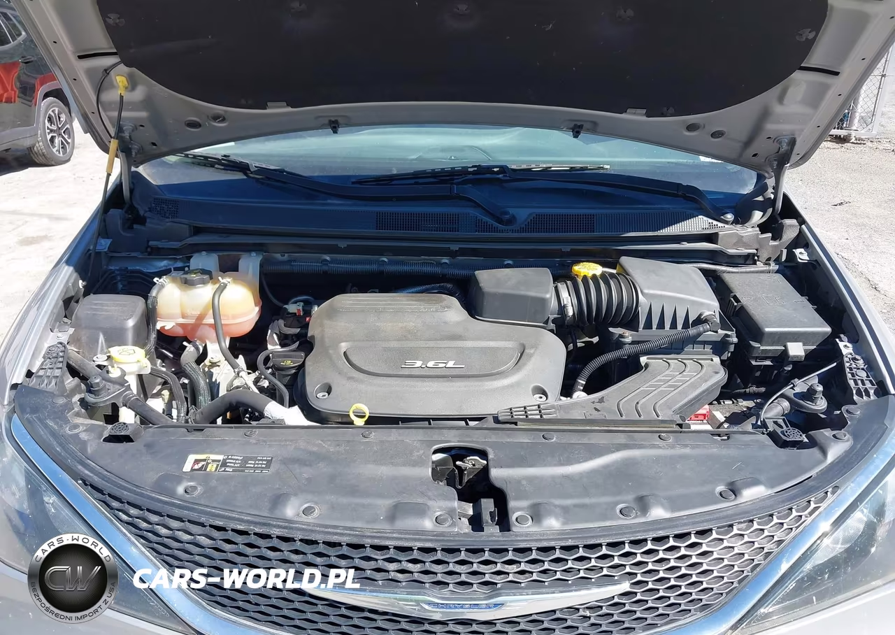 2017 Chrysler Pacifica Touring VIN:2C4RC1DG9HR508206 - 10