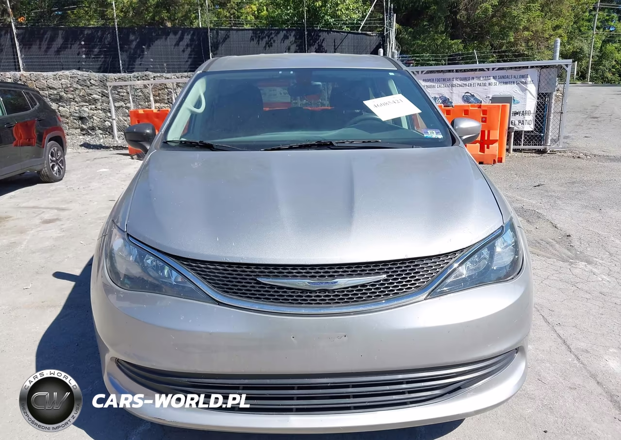 2017 Chrysler Pacifica Touring VIN:2C4RC1DG9HR508206 - 12