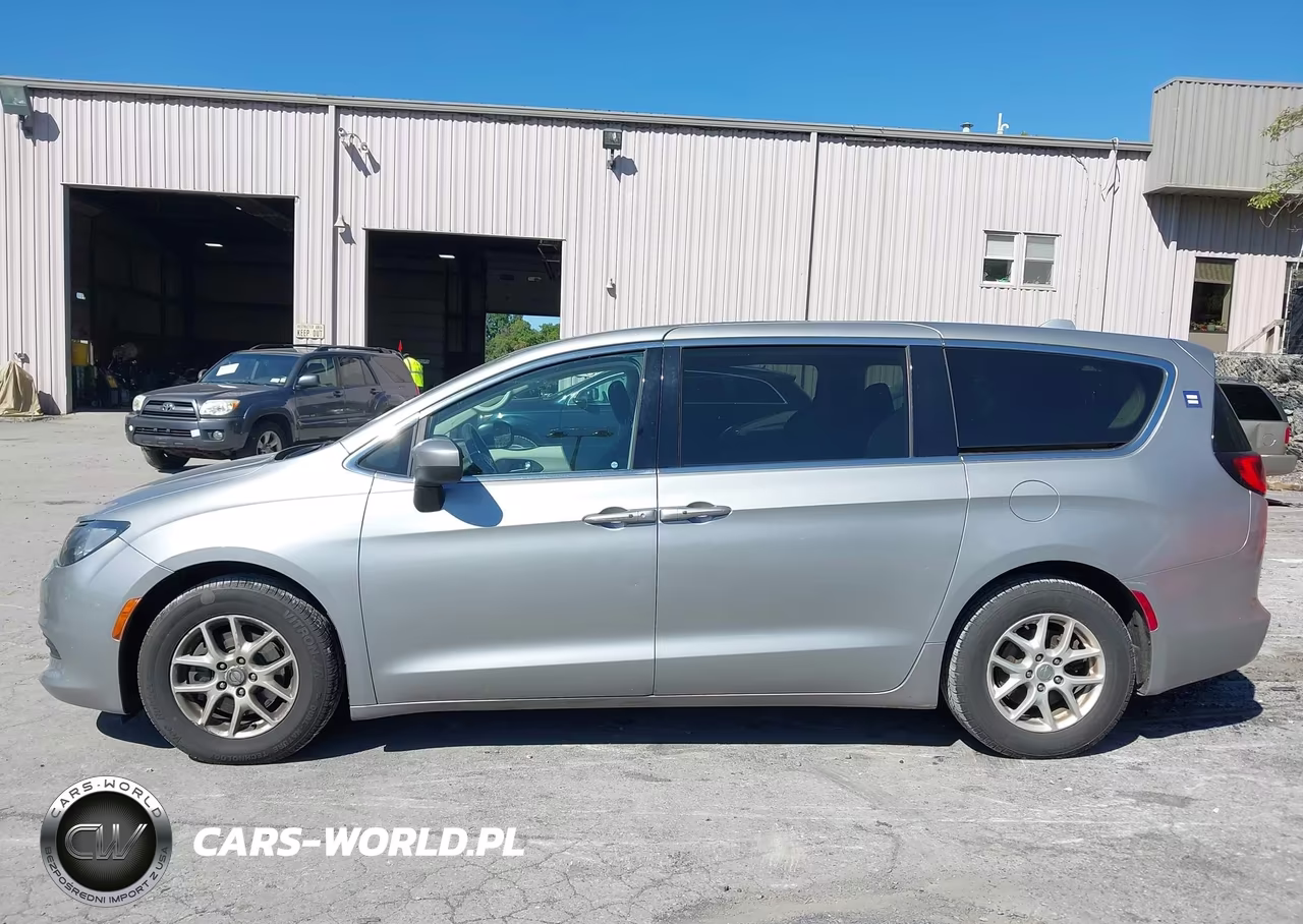 2017 Chrysler Pacifica Touring VIN:2C4RC1DG9HR508206 - 14