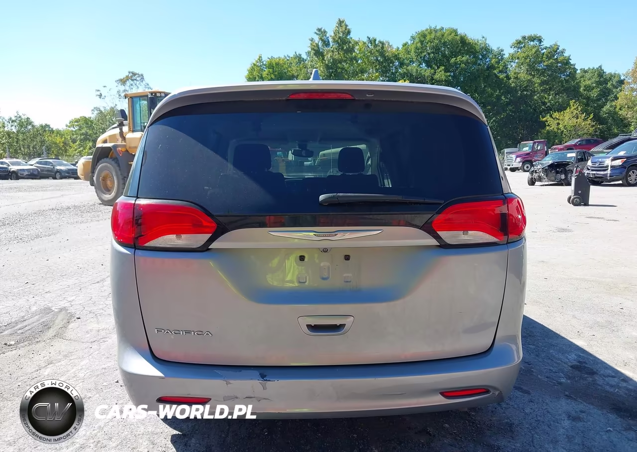2017 Chrysler Pacifica Touring VIN:2C4RC1DG9HR508206 - 16