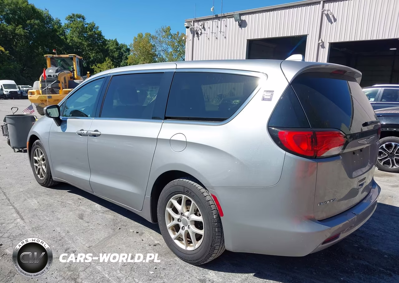 2017 Chrysler Pacifica Touring VIN:2C4RC1DG9HR508206 - 3