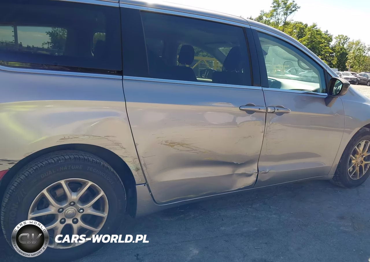 2017 Chrysler Pacifica Touring VIN:2C4RC1DG9HR508206 - 6