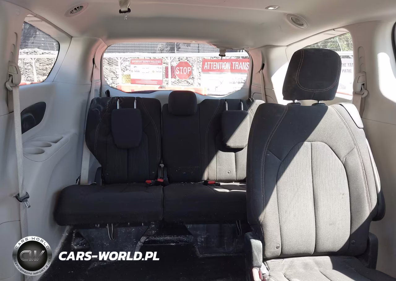2017 Chrysler Pacifica Touring VIN:2C4RC1DG9HR508206 - 8