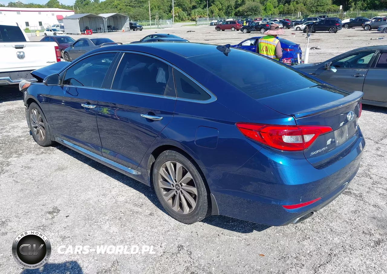 2015 Hyundai Sonata Sport VIN:5NPE34AF6FH232816 - 3