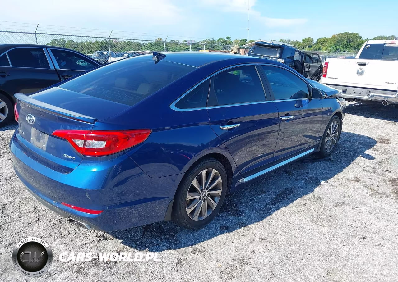 2015 Hyundai Sonata Sport VIN:5NPE34AF6FH232816 - 4