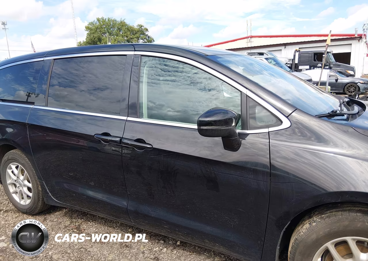 2023 Chrysler Pacifica Touring L VIN:2C4RC1BG0PR563922 - 13