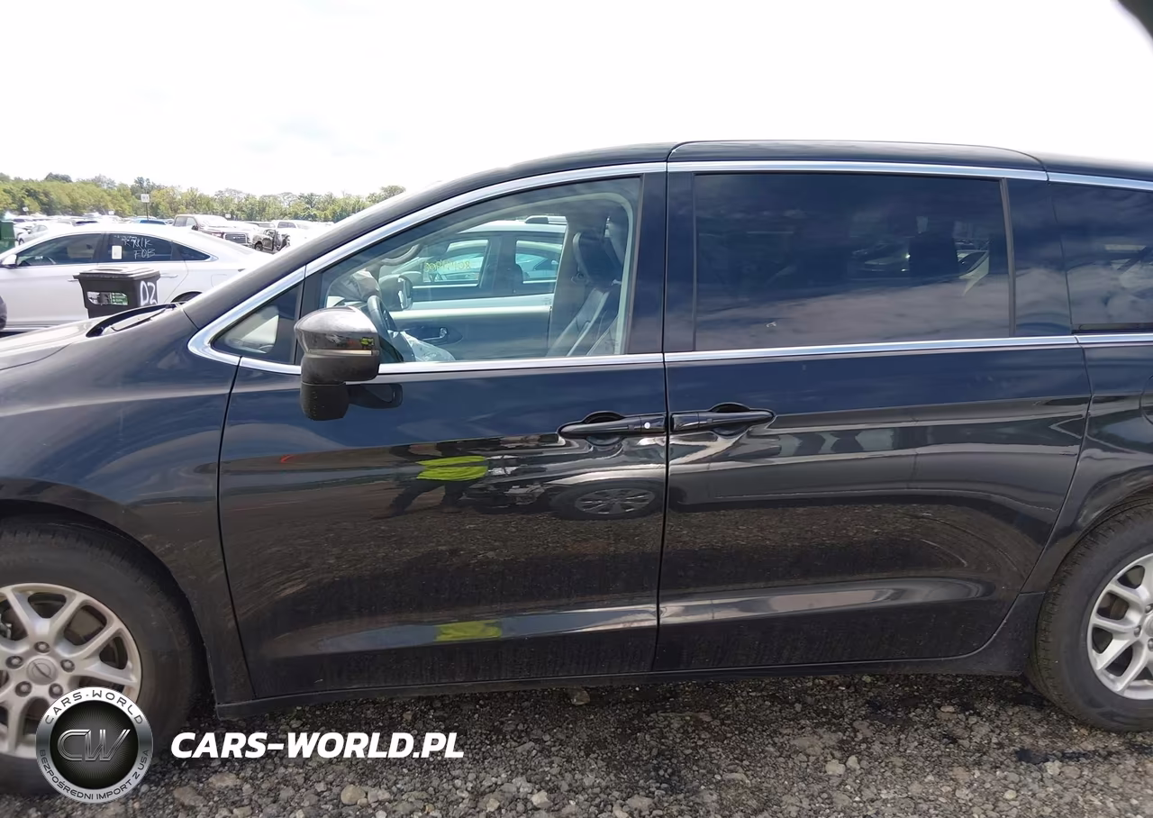 2023 Chrysler Pacifica Touring L VIN:2C4RC1BG0PR563922 - 14