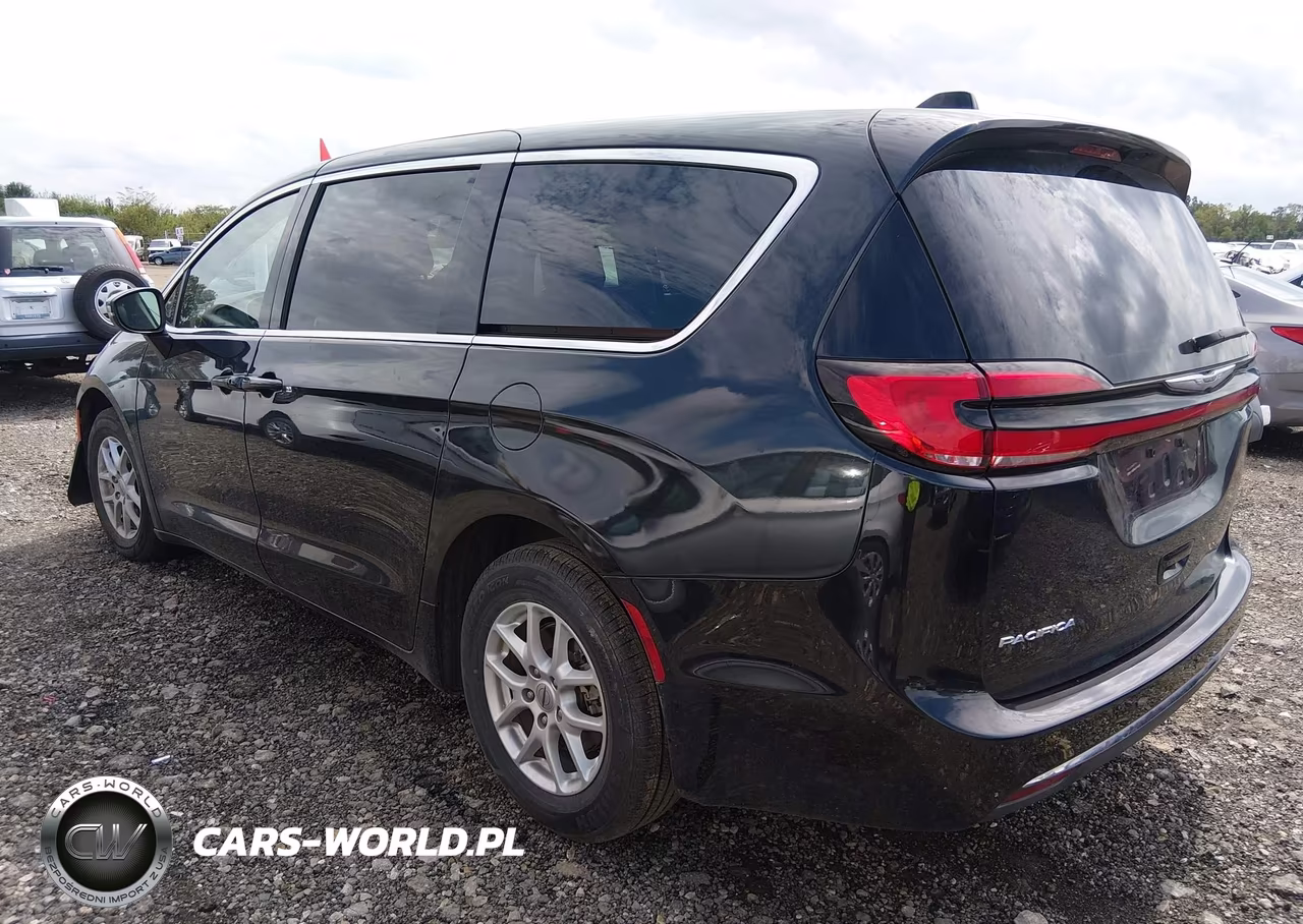 2023 Chrysler Pacifica Touring L VIN:2C4RC1BG0PR563922 - 3