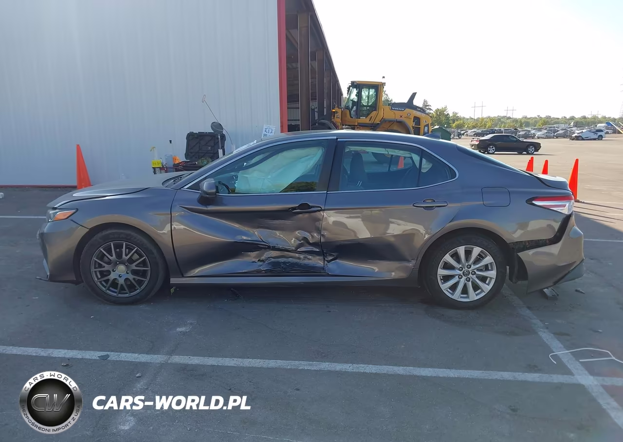 2020 Toyota Camry Le VIN:4T1C11AK3LU314105 - 14