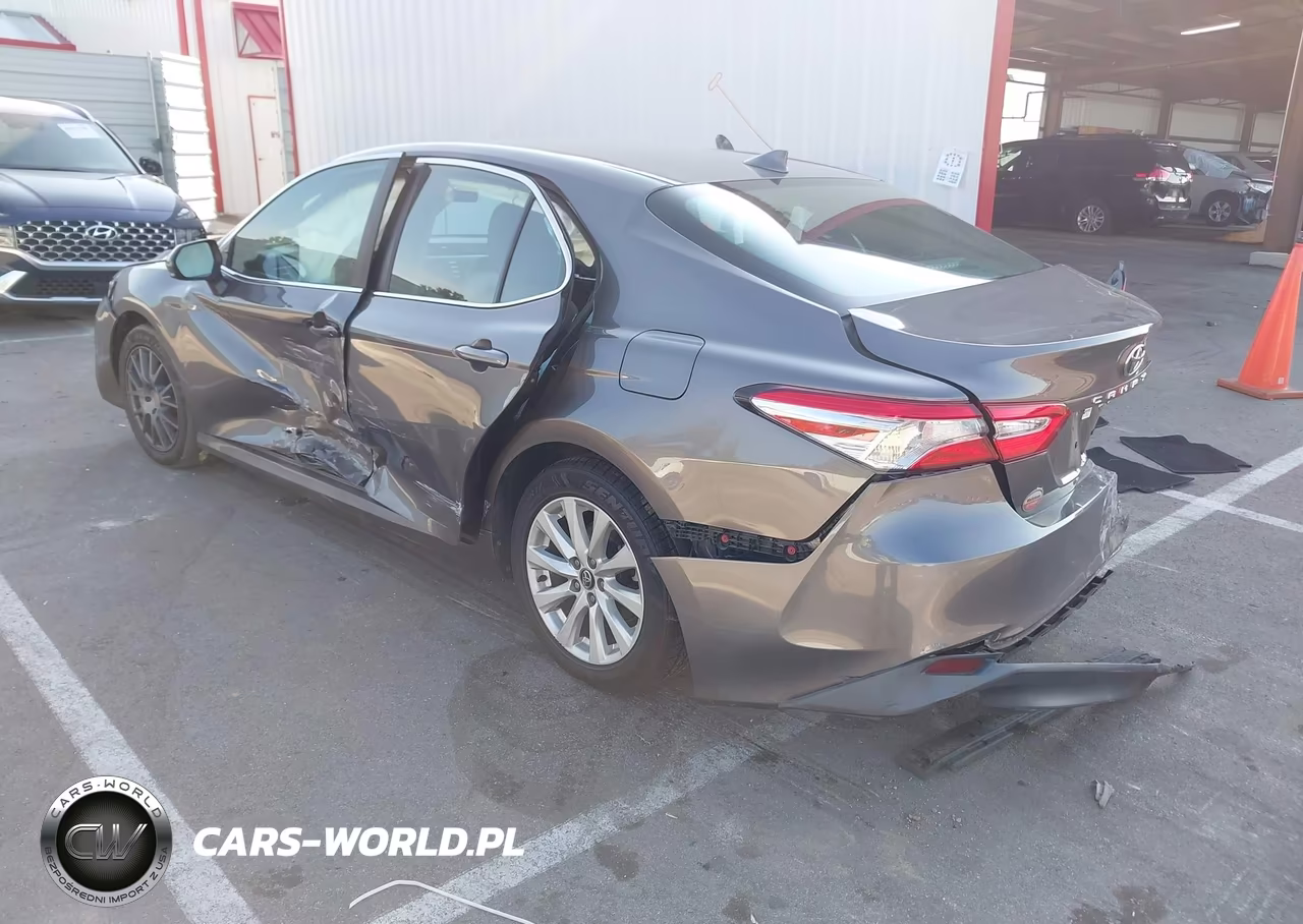 2020 Toyota Camry Le VIN:4T1C11AK3LU314105 - 3