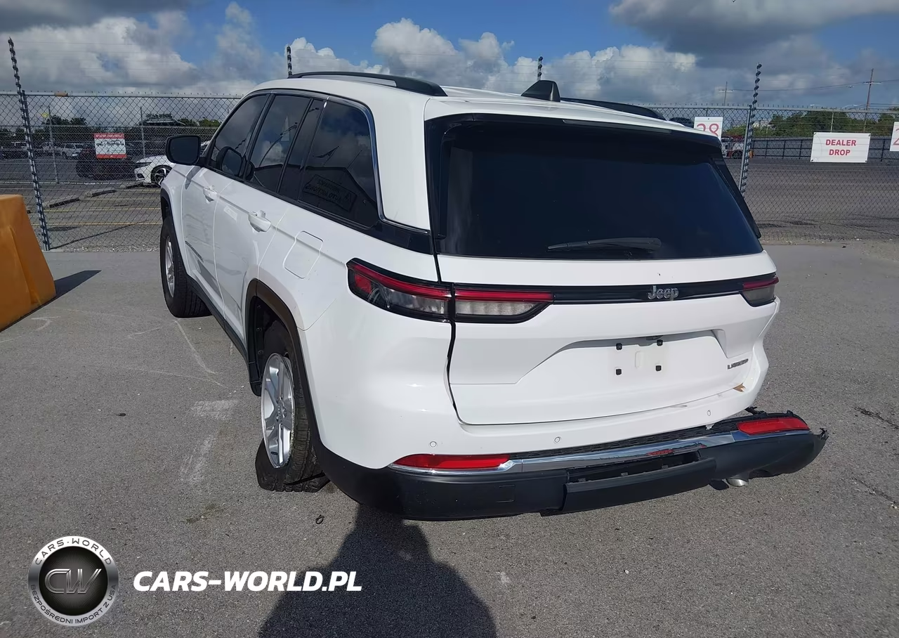 2023 Jeep Grand Cherokee Laredo 4X2 VIN:1C4RJGAG7P8859252 - 3