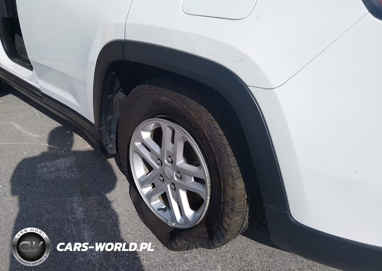 2023 Jeep Grand Cherokee Laredo 4X2 VIN:1C4RJGAG7P8859252 - 6