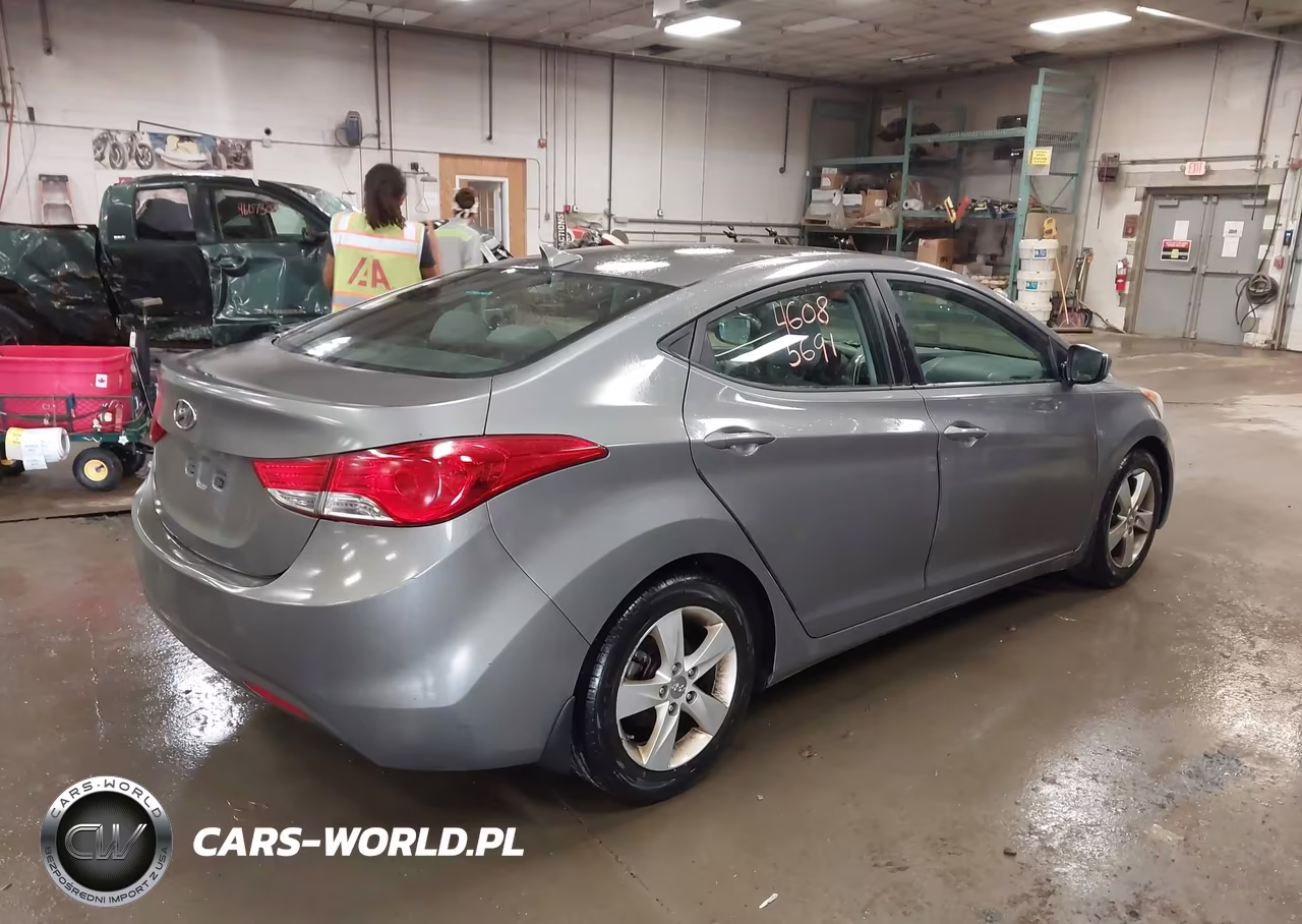 2013 Hyundai Elantra Gls VIN:5NPDH4AE4DH395708 - 4