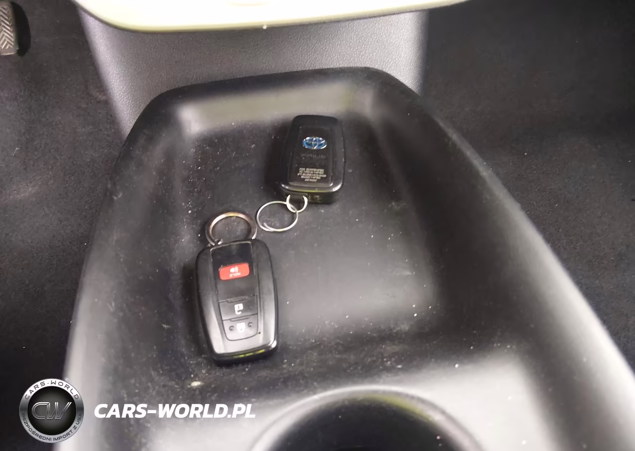 2016 Toyota Prius Two Eco VIN:JTDKARFUXG3027400 - 11