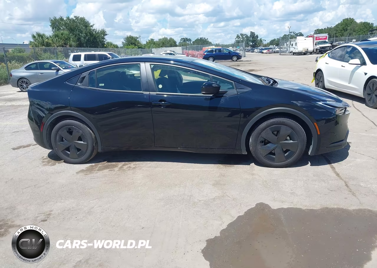 2025 Toyota Prius Le VIN:JTDACAAU4S3056642 - 13