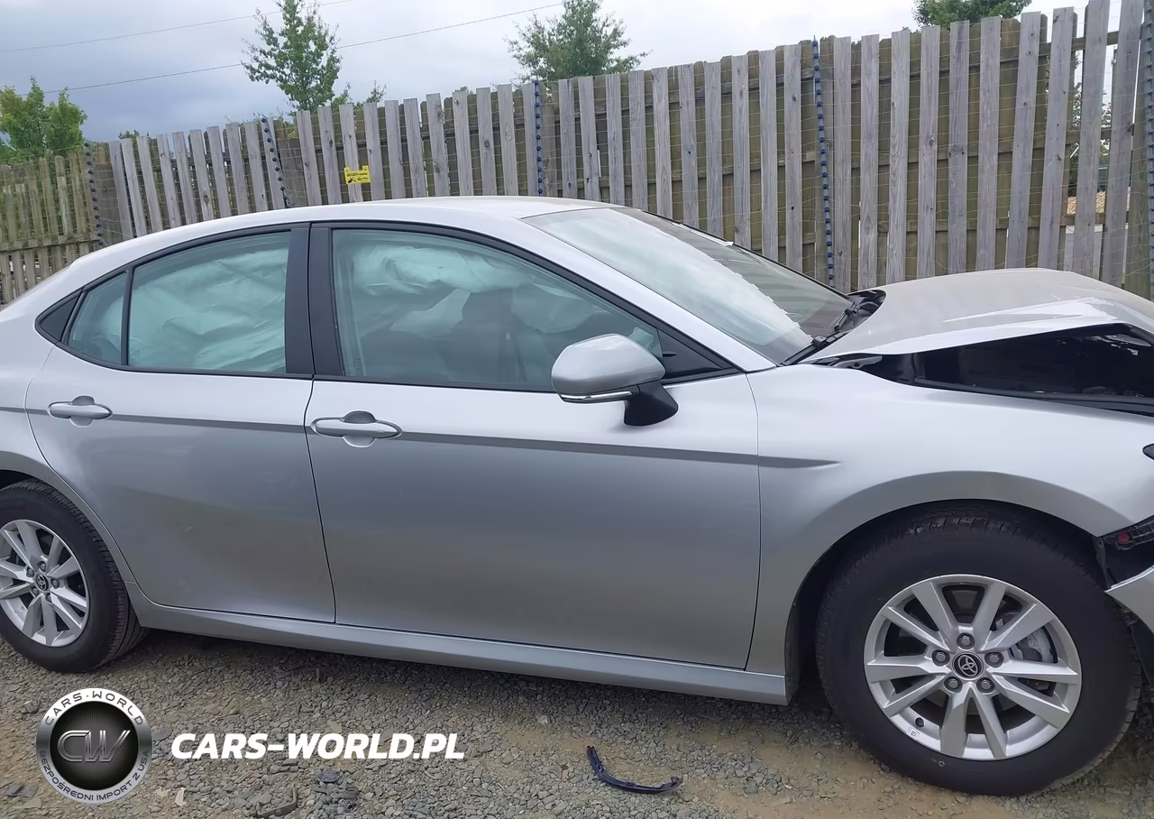 2025 Toyota Camry Le VIN:4T1DAACK1SU627606 - 13