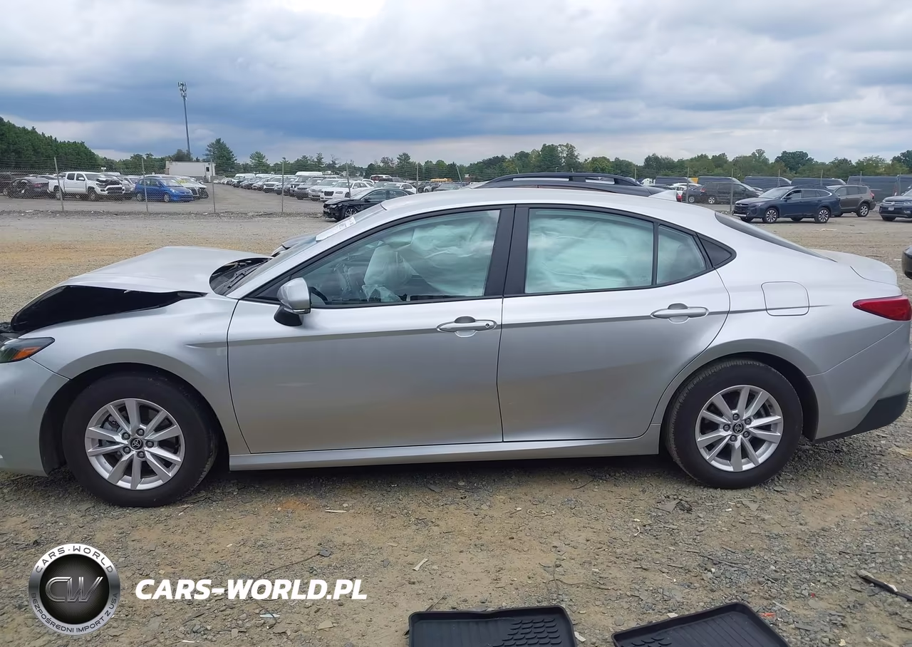 2025 Toyota Camry Le VIN:4T1DAACK1SU627606 - 14