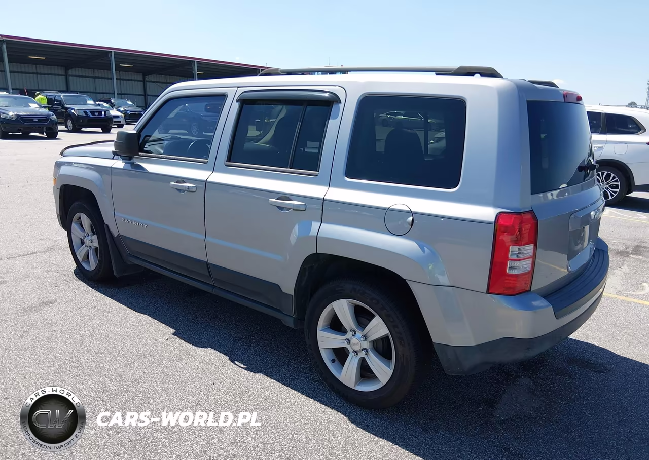 2015 Jeep Patriot Latitude VIN:1C4NJPFB1FD400946 - 3