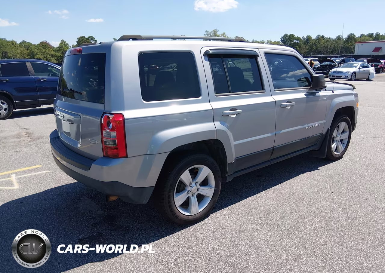 2015 Jeep Patriot Latitude VIN:1C4NJPFB1FD400946 - 4