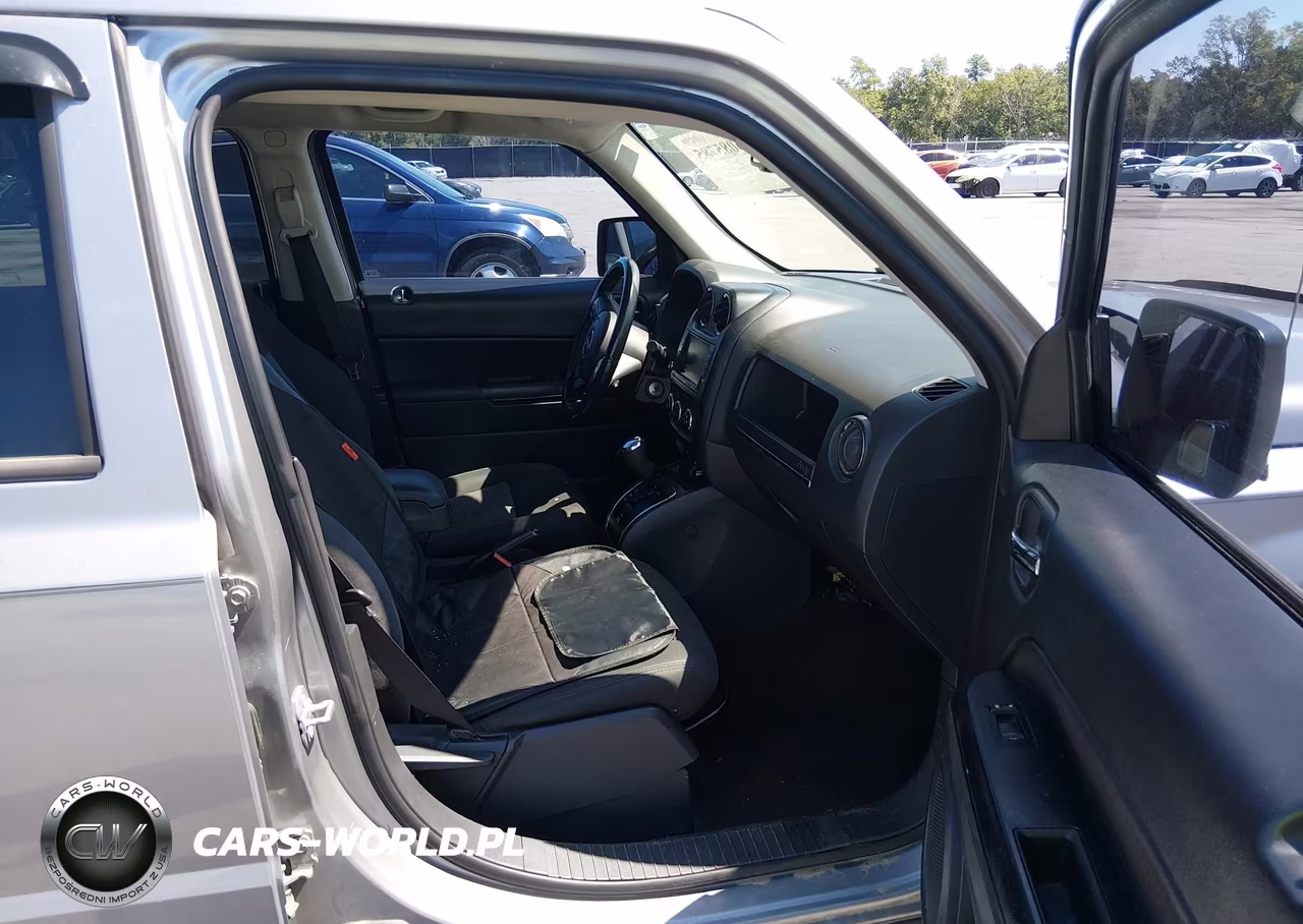 2015 Jeep Patriot Latitude VIN:1C4NJPFB1FD400946 - 5