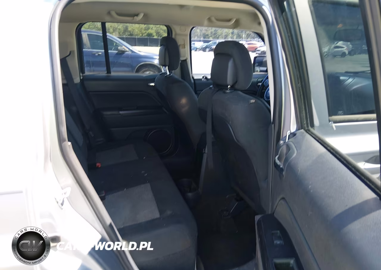 2015 Jeep Patriot Latitude VIN:1C4NJPFB1FD400946 - 8