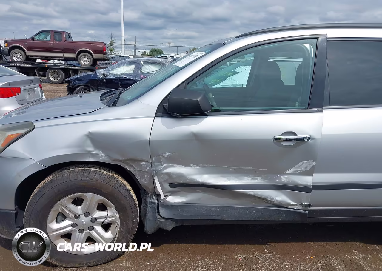 2015 Chevrolet Traverse Ls VIN:1GNKRFKDXFJ188098 - 6