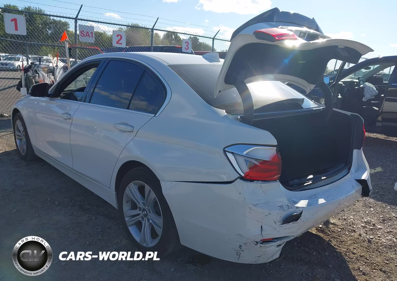 2018 BMW 330I xDrive VIN:WBA8D9C52JEM32772 - 3