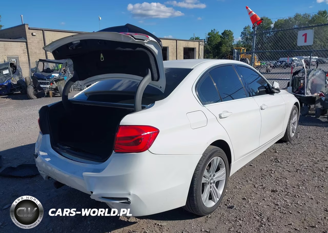 2018 BMW 330I xDrive VIN:WBA8D9C52JEM32772 - 4