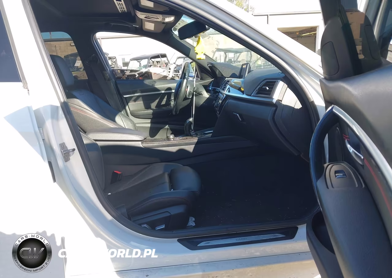 2018 BMW 330I xDrive VIN:WBA8D9C52JEM32772 - 5
