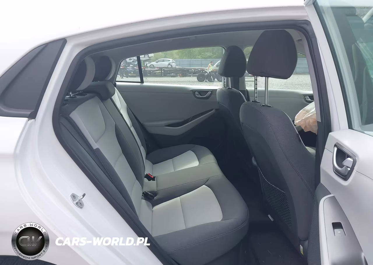 2020 Hyundai Ioniq Hybrid Blue VIN:KMHC65LCXLU219832 - 8