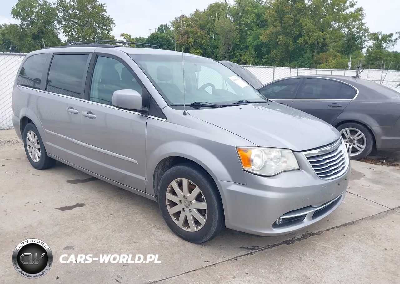 2013 Chrysler Town & Country Touring – zdjęcie 1 z 11