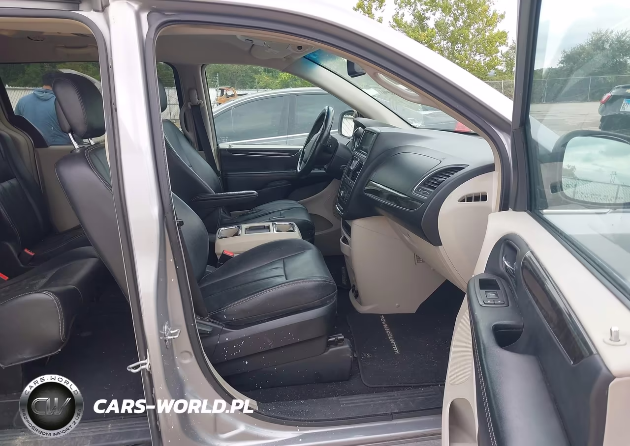2013 Chrysler Town & Country Touring VIN:2C4RC1BG2DR734620 - 4