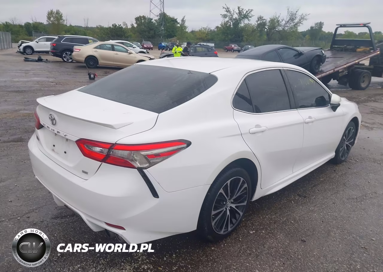2018 Toyota Camry Se VIN:JTNB11HK6J3046798 - 4