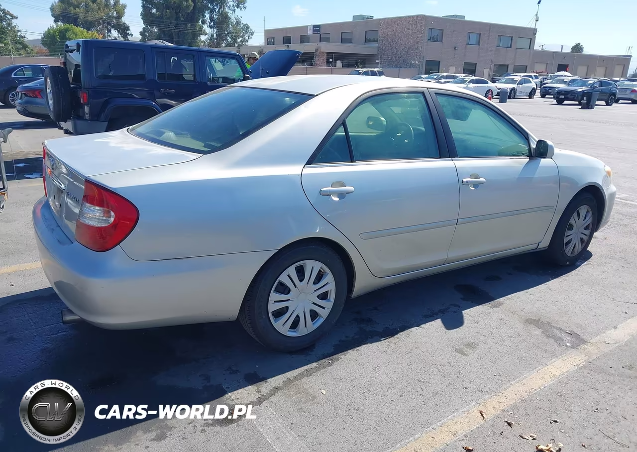 2003 Toyota Camry Le VIN:4T1BE32KX3U120133 - 4