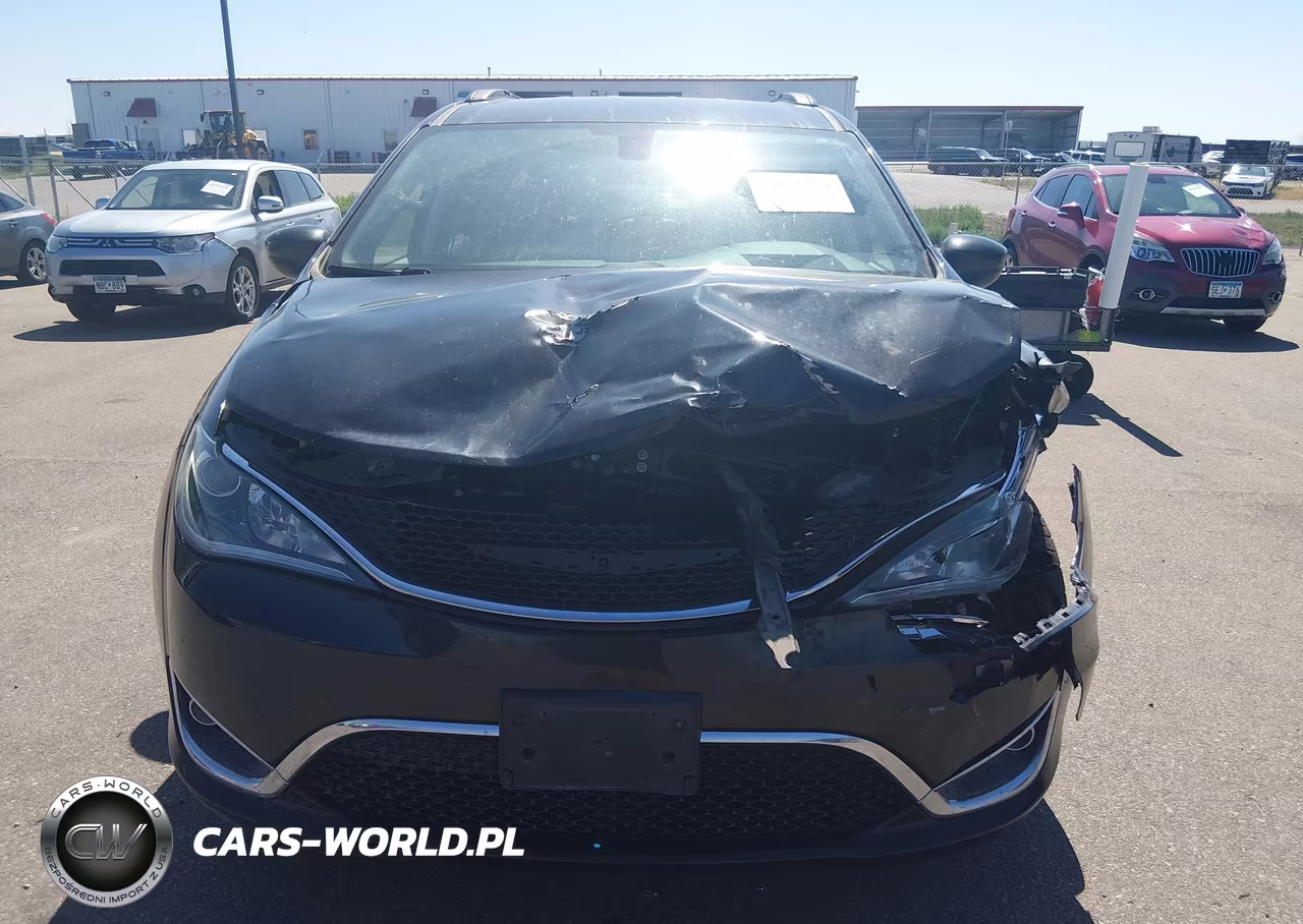 2019 Chrysler Pacifica Touring Plus VIN:2C4RC1FG0KR575085 - 12