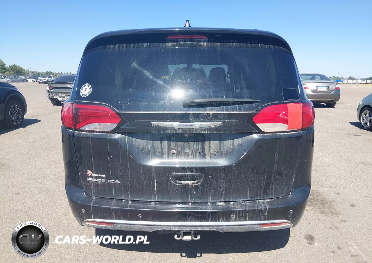 2019 Chrysler Pacifica Touring Plus VIN:2C4RC1FG0KR575085 - 16