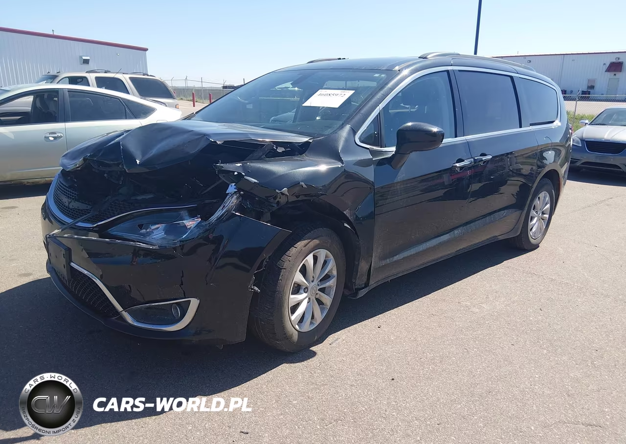 2019 Chrysler Pacifica Touring Plus VIN:2C4RC1FG0KR575085 - 2
