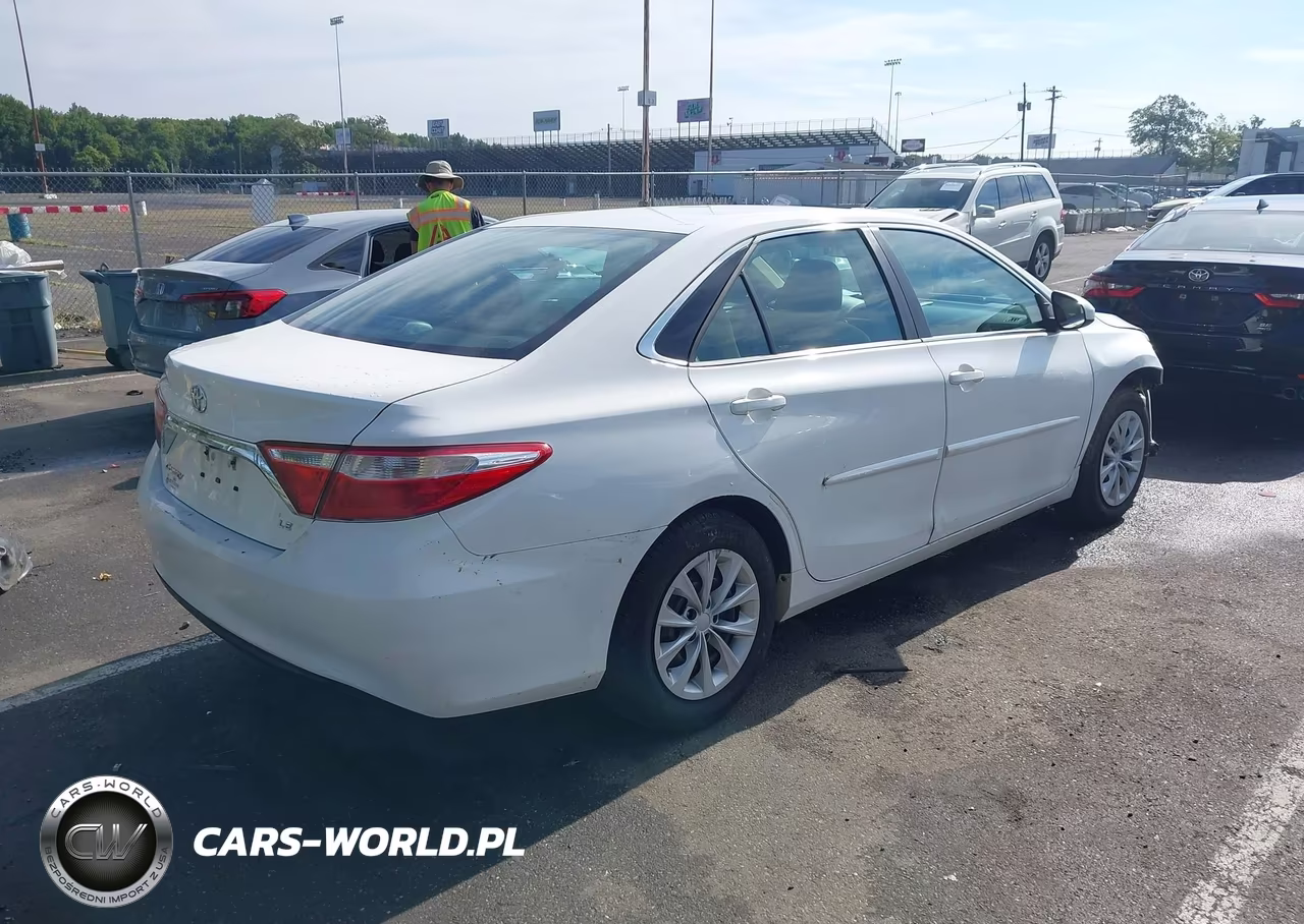 2017 Toyota Camry Le VIN:4T1BF1FK7HU797482 - 4