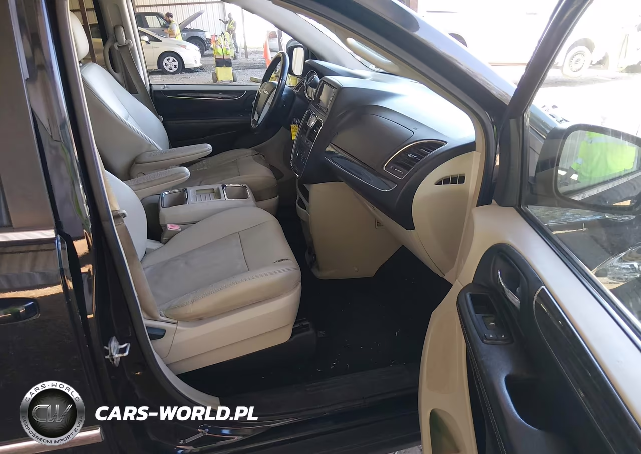 2015 Chrysler Town & Country Touring VIN:2C4RC1BG5FR654781 - 5