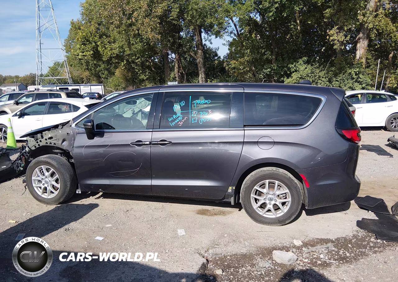 2023 Chrysler Pacifica Touring L VIN:2C4RC1BGXPR602466 - 15