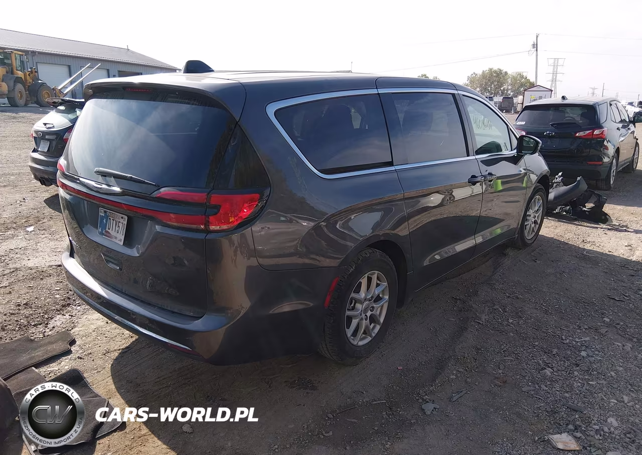 2023 Chrysler Pacifica Touring L VIN:2C4RC1BGXPR602466 - 4