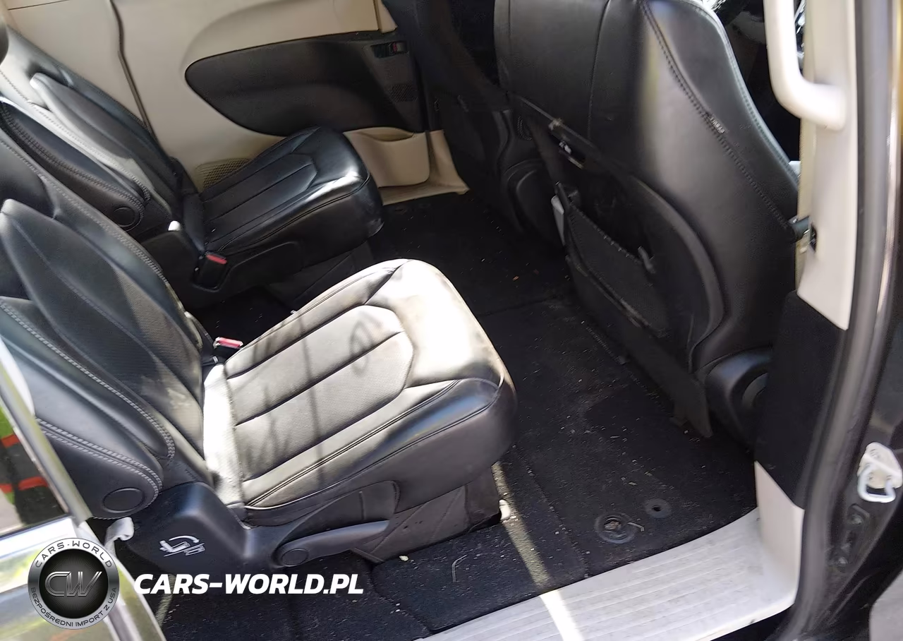 2023 Chrysler Pacifica Touring L VIN:2C4RC1BGXPR602466 - 8