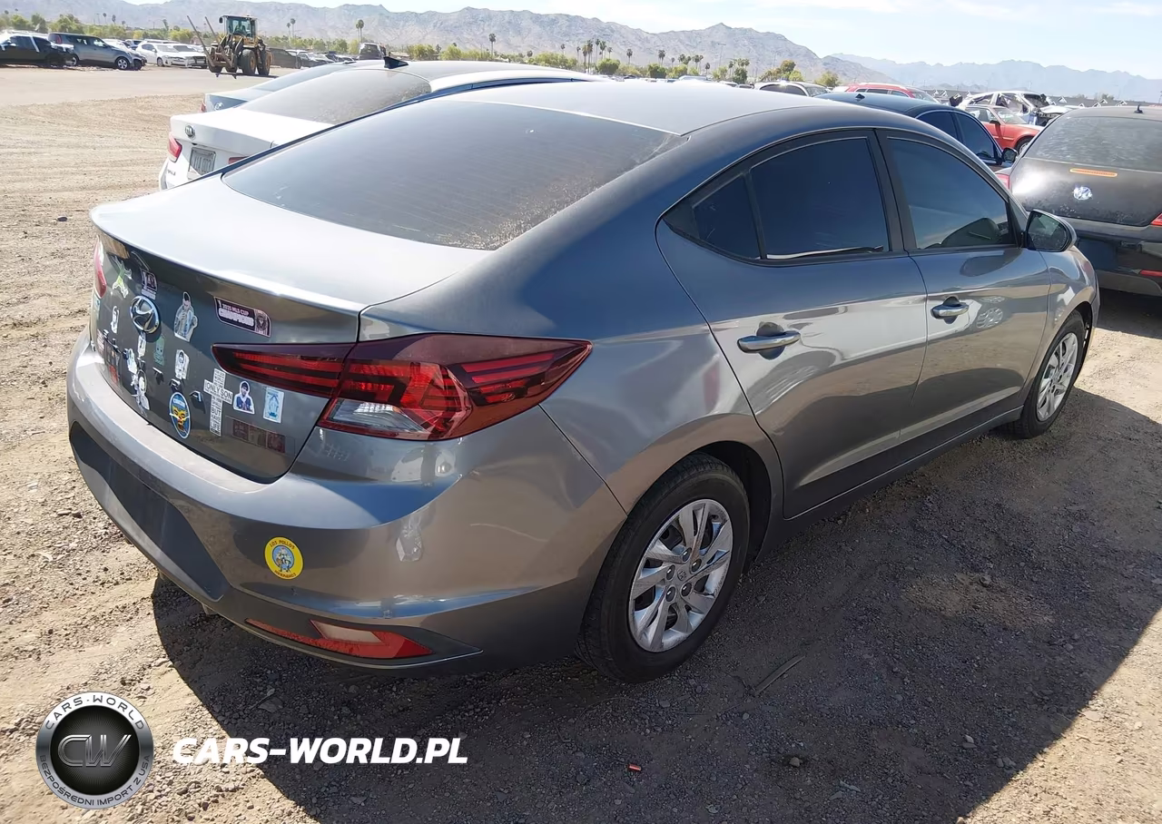 2019 Hyundai Elantra Se VIN:5NPD74LF2KH439002 - 4