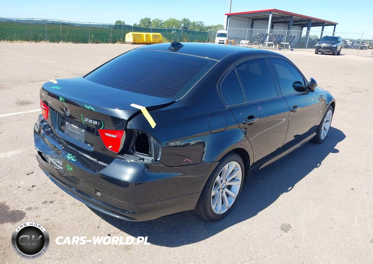 2011 BMW 328I xDrive VIN:WBAPK7C58BA973565 - 4