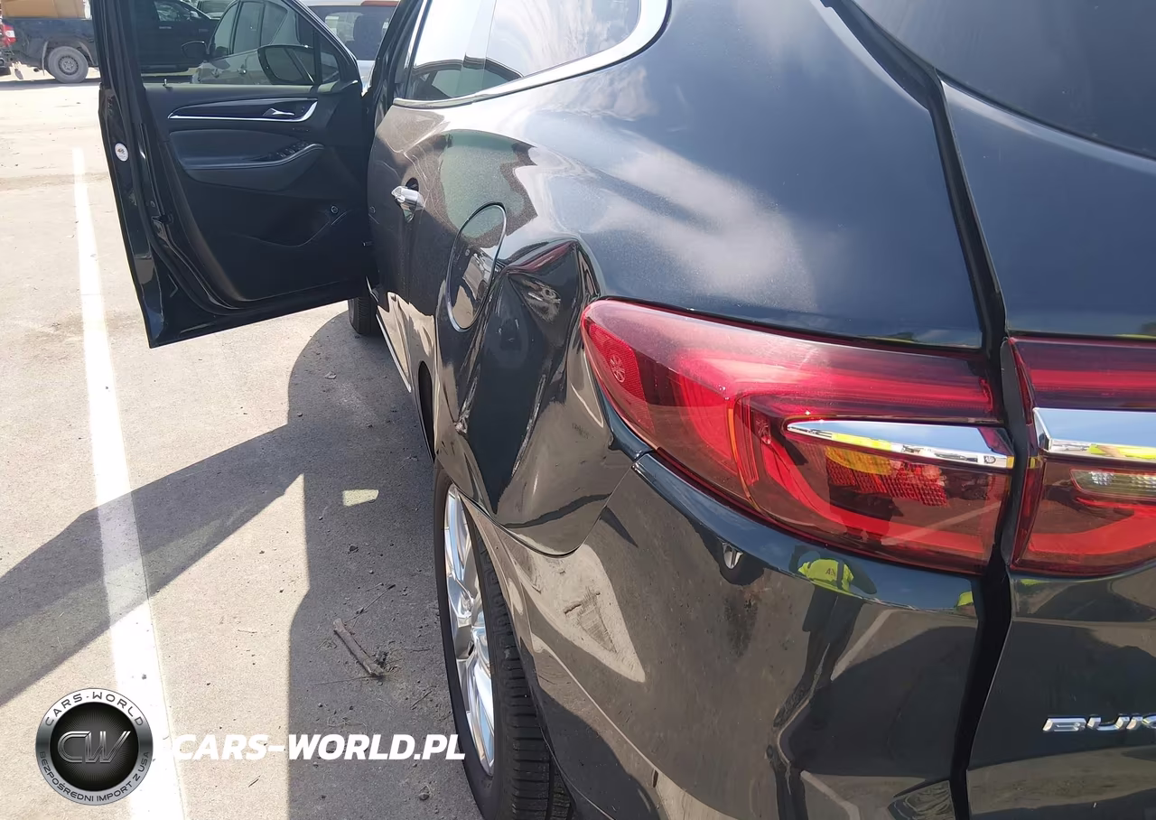 2018 Buick Enclave Premium VIN:5GAEVBKW5JJ186426 - 17