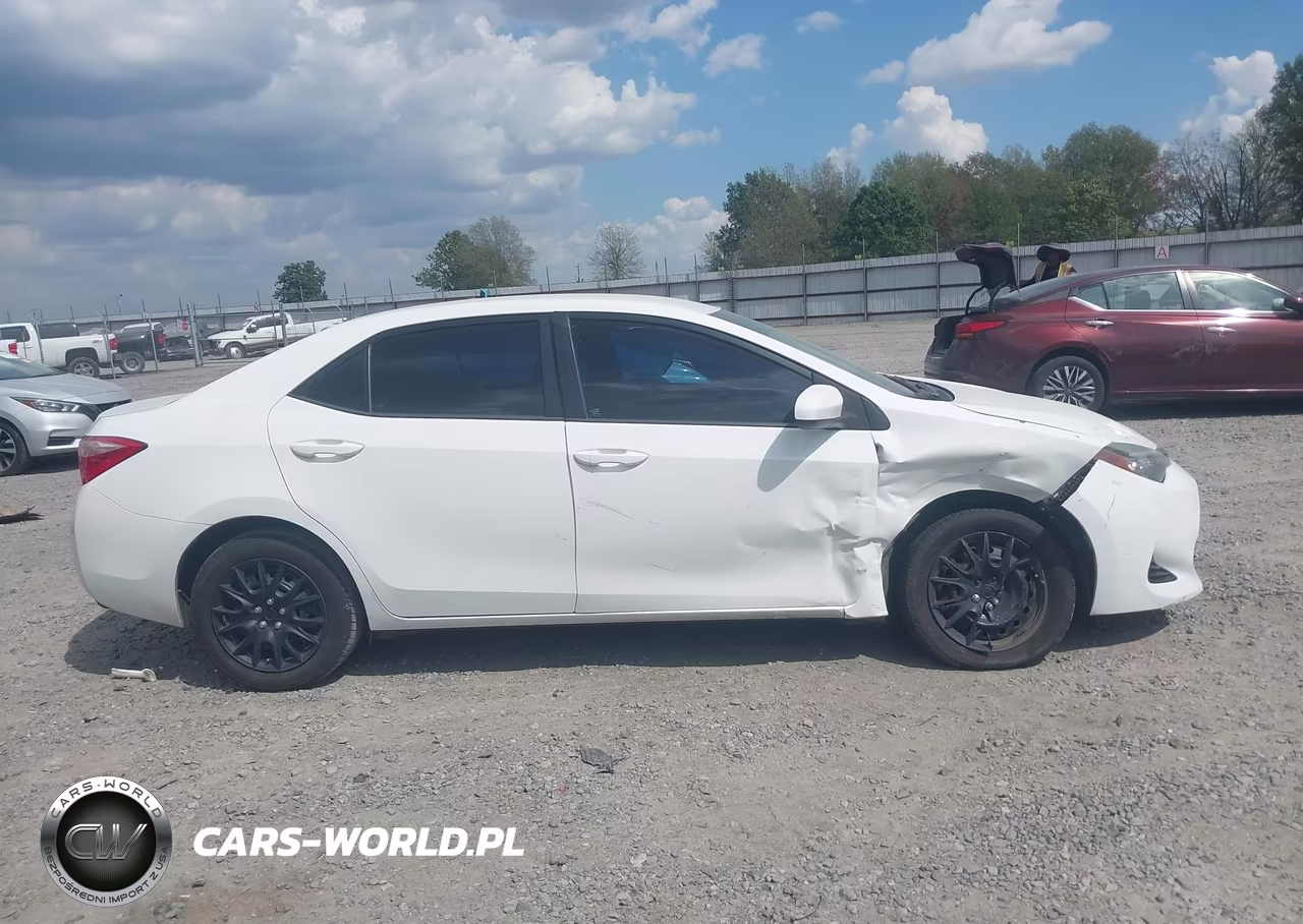 2017 Toyota Corolla Le VIN:5YFBURHE7HP638698 - 13