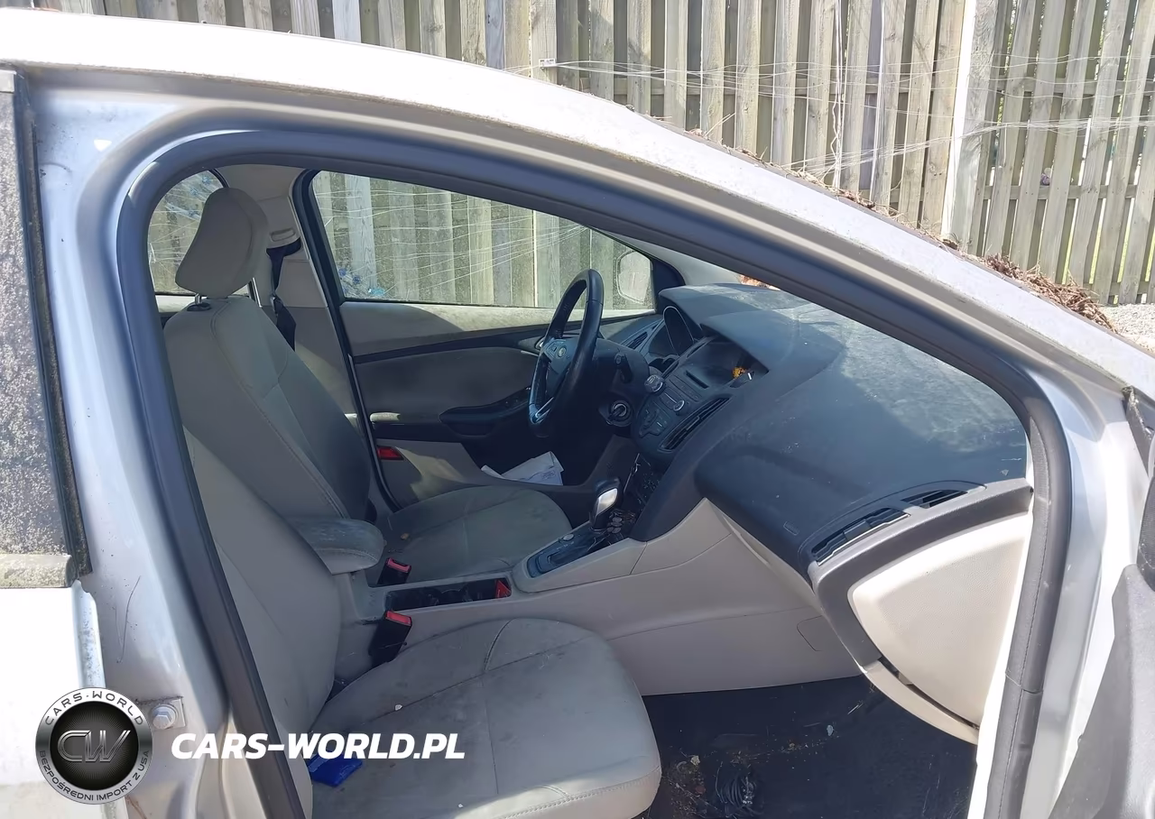 2017 Ford Focus Se VIN:1FADP3K27HL208972 - 5
