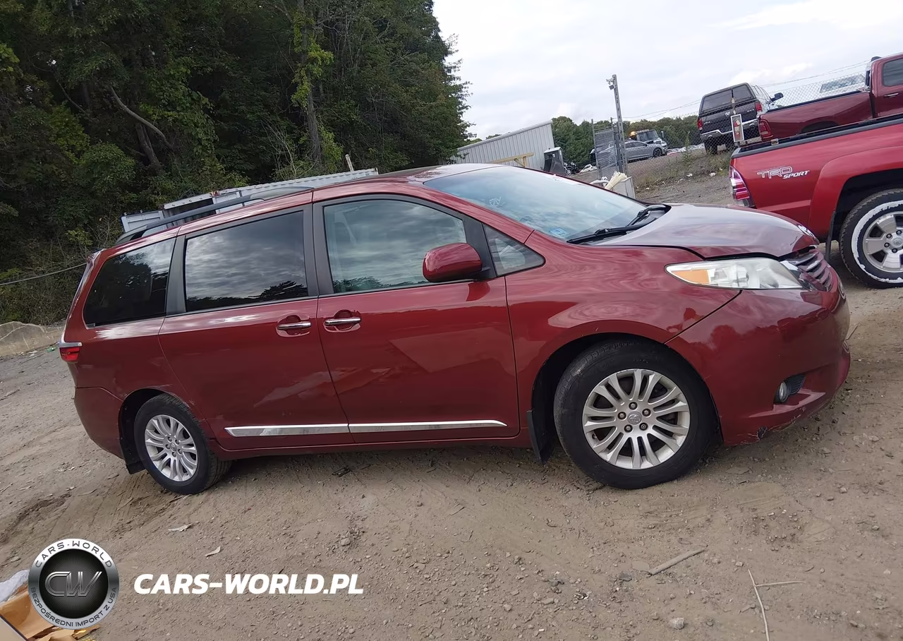 2017 Toyota Sienna Xle 8 Passenger VIN:5TDYZ3DC1HS818733 - 13