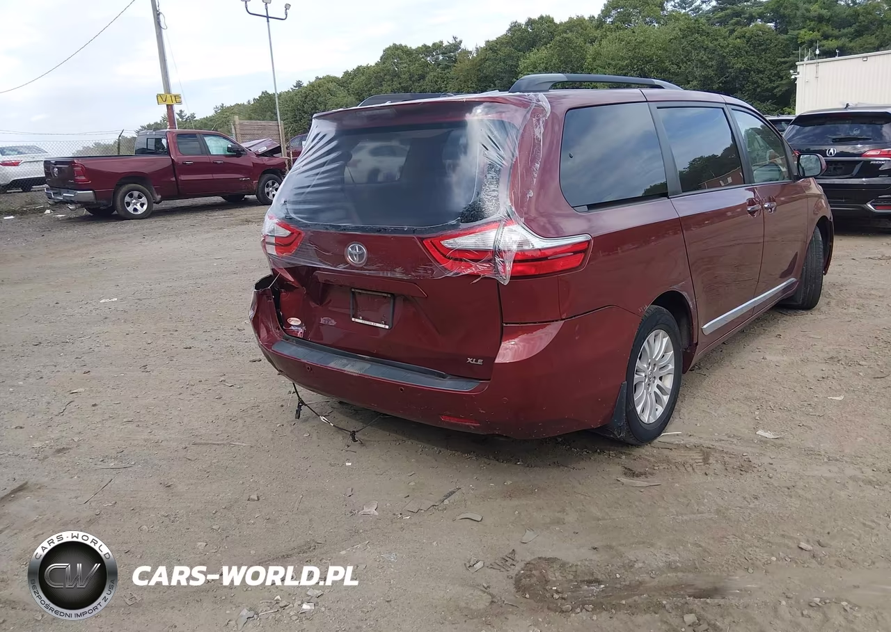2017 Toyota Sienna Xle 8 Passenger VIN:5TDYZ3DC1HS818733 - 4