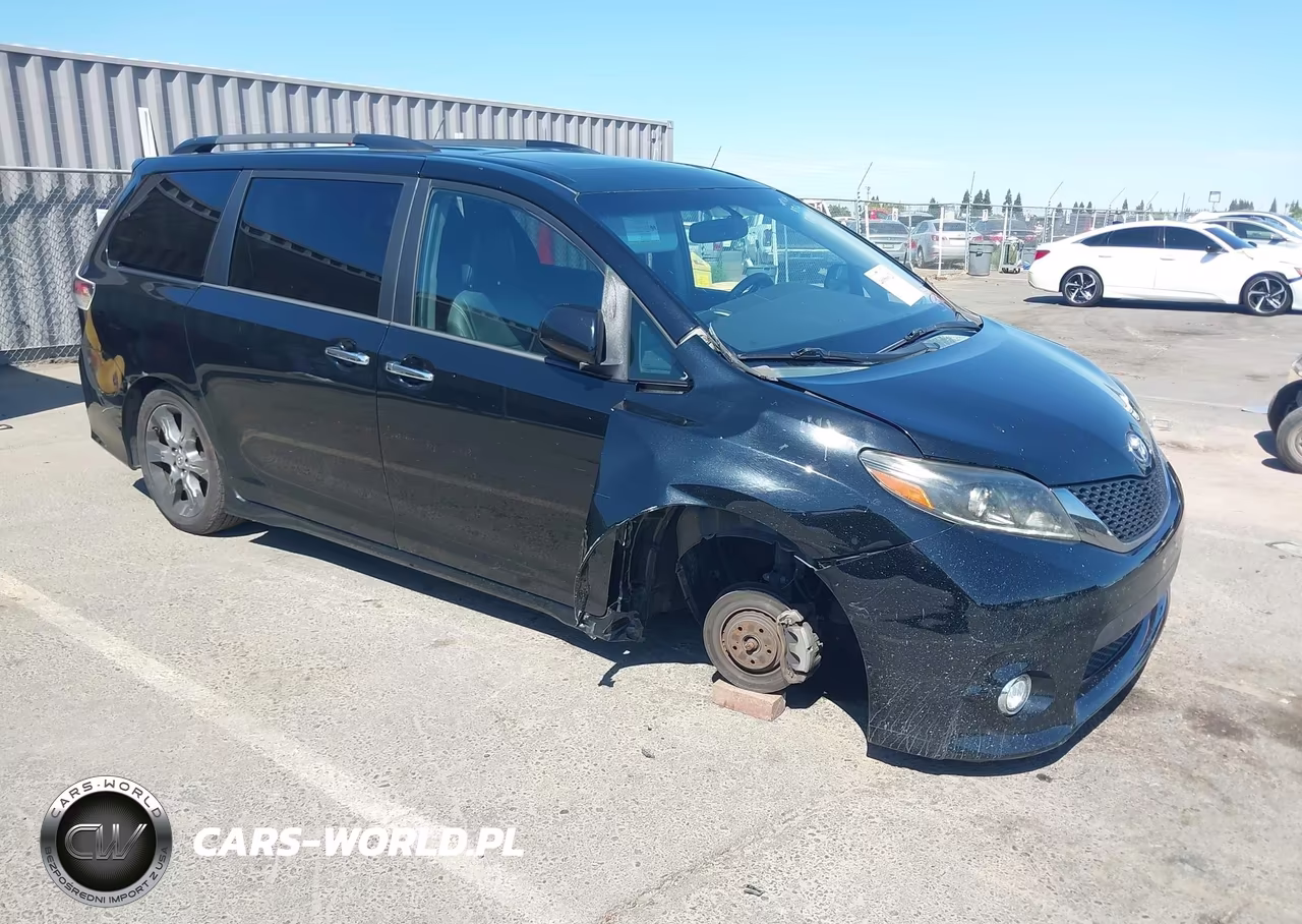 2015 Toyota Sienna Se 8 Passenger
